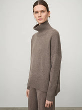 Afbeelding in Gallery-weergave laden, Lisa Yang | Heidi Sweater Truffle