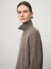 Afbeelding in Gallery-weergave laden, Lisa Yang | Heidi Sweater Truffle