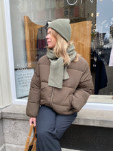 Afbeelding in Gallery-weergave laden, Closed | Cropped Puffer Jacket