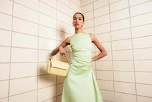 Afbeelding in Gallery-weergave laden, Kaai Ikon Schoudertas - retro geel