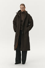 Afbeelding in Gallery-weergave laden, Welter Shelter | Roomy Long Tube Chestnut Jas