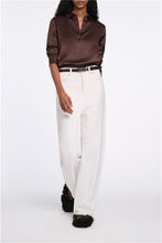 Afbeelding in Gallery-weergave laden, Dorothee Schumacher | Blouse Silk Dark Brown
