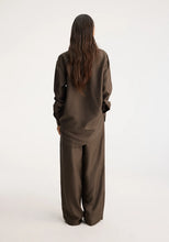 Afbeelding in Gallery-weergave laden, Róhe Silk Shirt Earth
