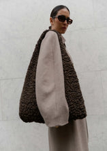 Afbeelding in Gallery-weergave laden, Club L&#39;Avenir | Amo Teddy Bag Fudge
