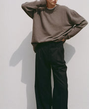 Afbeelding in Gallery-weergave laden, Herman | Crew Neck Sweater Taupe
