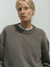 Afbeelding in Gallery-weergave laden, Herman | Crew Neck Sweater Taupe
