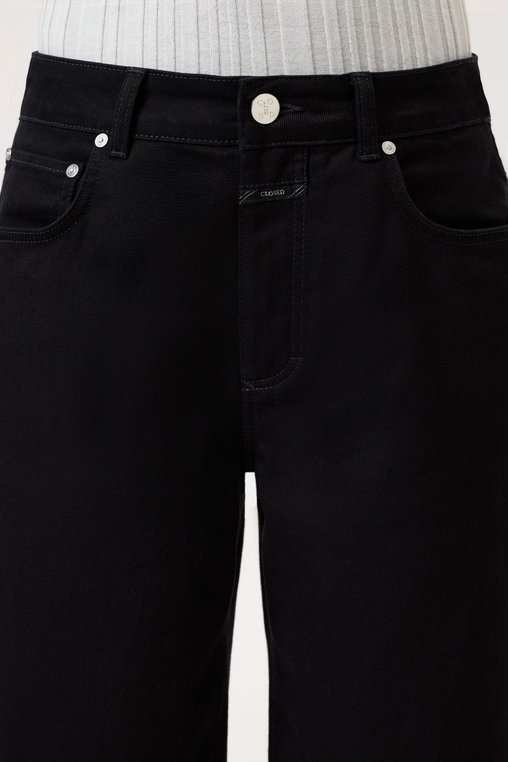 Closed | Jazzie Black