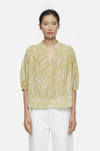 Afbeelding in Gallery-weergave laden, Closed Structured blouse

