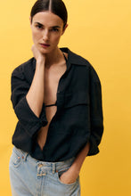 Afbeelding in Gallery-weergave laden, Closed | Linnen Blouse Black
