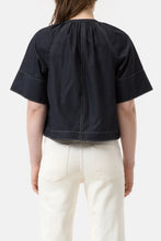 Afbeelding in Gallery-weergave laden, Closed | Cropped Top
