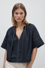 Afbeelding in Gallery-weergave laden, Closed | Cropped Top
