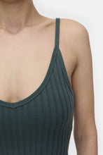Afbeelding in Gallery-weergave laden, Closes Cotton Top
