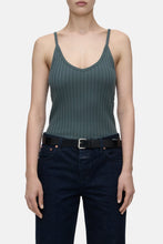 Afbeelding in Gallery-weergave laden, Closes Cotton Top
