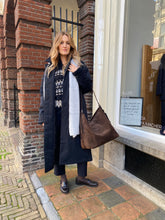 Afbeelding in Gallery-weergave laden, Arma | Suede Bag Dark Brown
