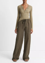 Afbeelding in Gallery-weergave laden, Vince Mid-Rise Pant
