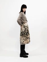 Afbeelding in Gallery-weergave laden, Talking Walls | Skirt Nona Labyrinth
