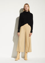 Afbeelding in Gallery-weergave laden, Vince Knit Boiled Cashmere Black &amp; Navy

