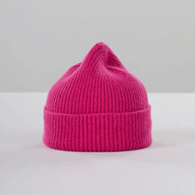 Afbeelding in Gallery-weergave laden, Le Bonnet | Classic Beanie Lipstick
